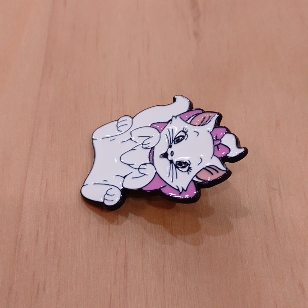 🆕 Disney The Aristocats Marie Cat Enamel Pin Brooch - Picture 3 of 9